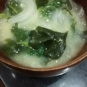 小松菜・たまねぎ・わかめの味噌汁